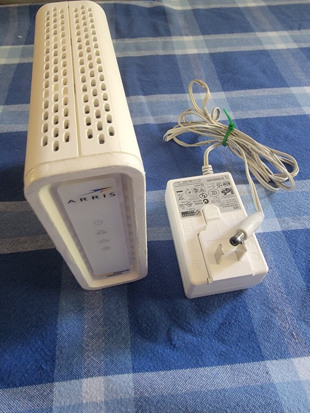ARRIS SURFBoard SB8200 DOCSIS 3.1 Cable Modem 1.4Gbps White 2-Port